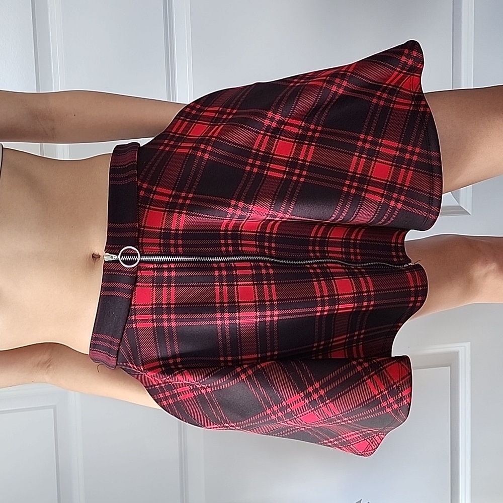 Hot Topic Black and Red O- Ring Skater Skirt With Pockets